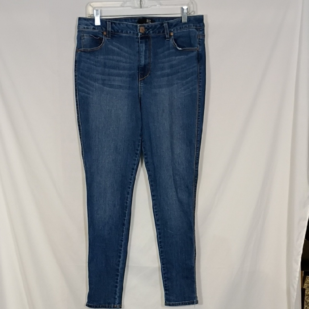 EUC 1822 Denim Women's Skinny Jeans in Medium Blue Wash Size 12/31